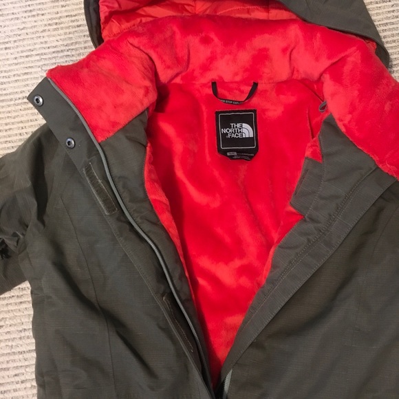 The North Face HyVent winter jacket S like new - Picture 3 of 4